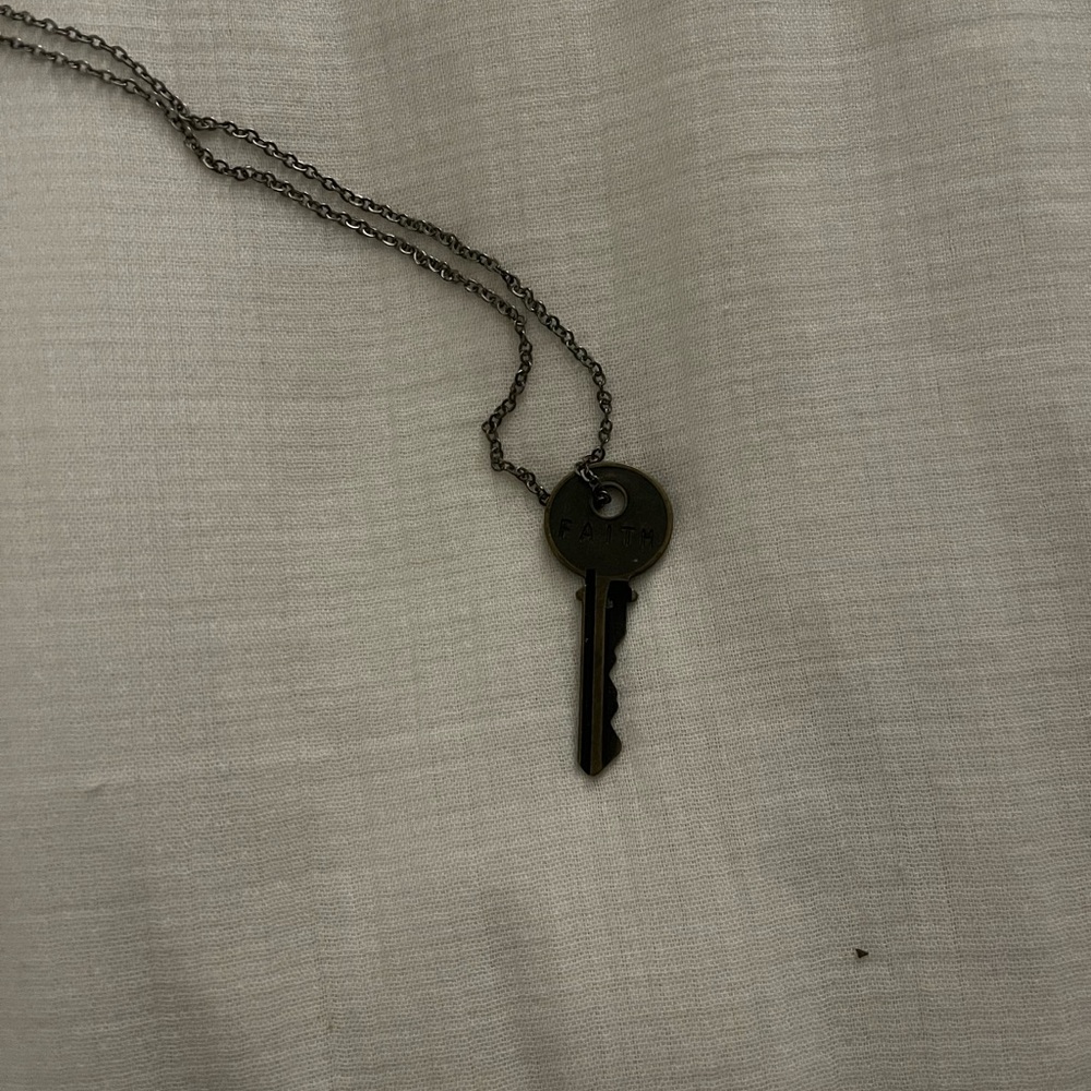 Faith Giving Key - Picture 2 of 4